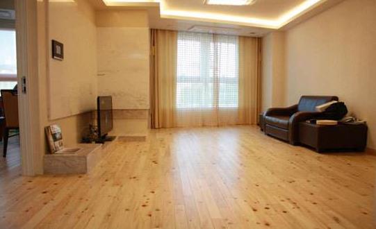 地暖能鋪實木地板么?你應該要規(guī)避的二大危害! 地暖能鋪實木地板么?你應該要規(guī)避的二大危害!