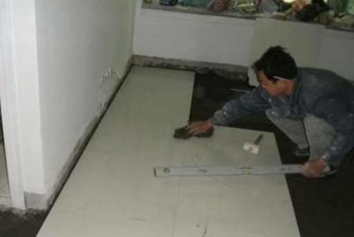 地暖上面鋪什么好?是選擇地板呢?還是瓷磚呢? 地暖上面鋪什么好?是選擇地板呢?還是瓷磚呢?